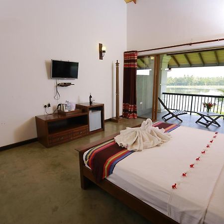 Diya Dahara Lake Resort Yala Eksteriør billede