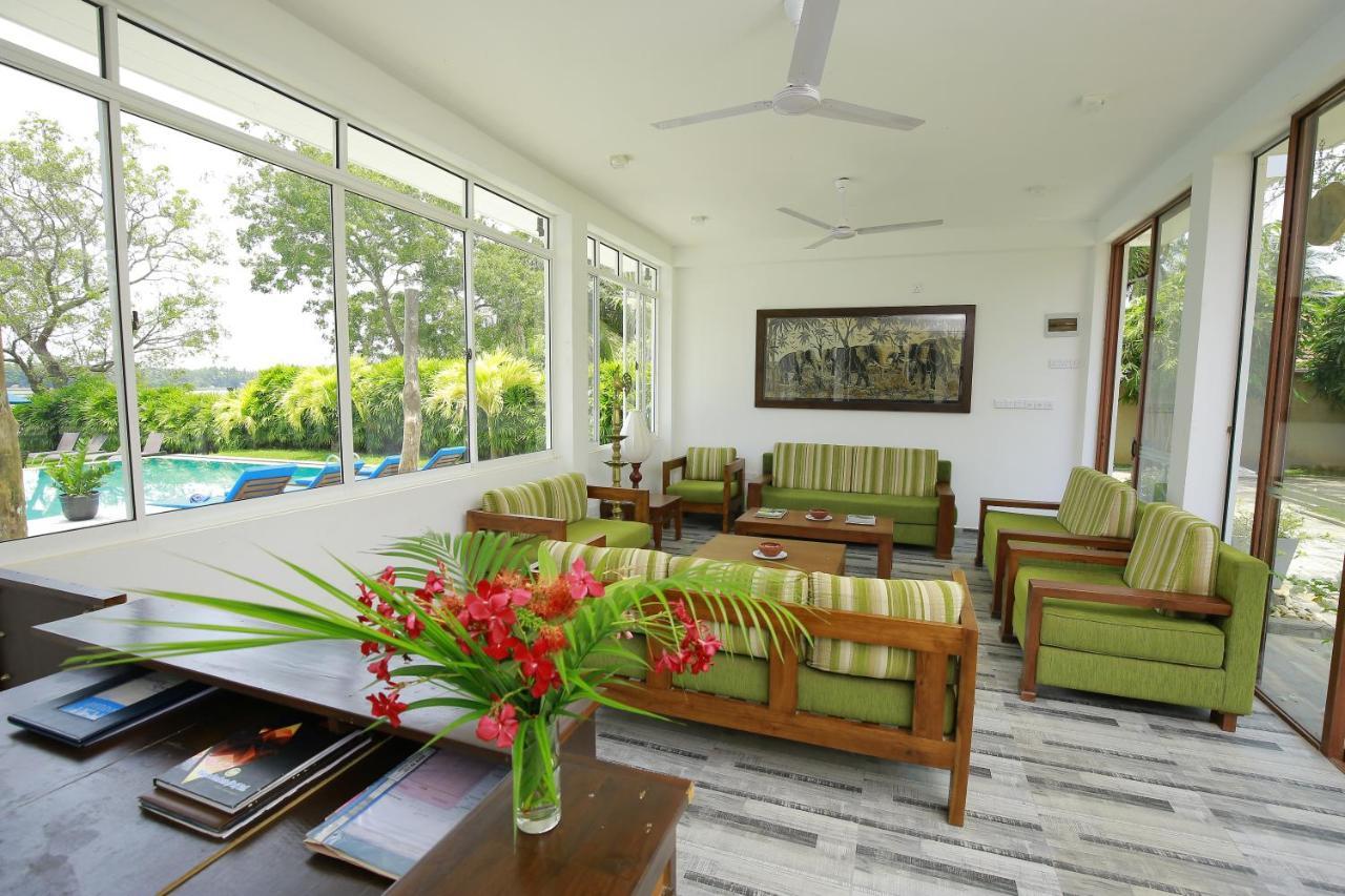 Diya Dahara Lake Resort Yala Eksteriør billede