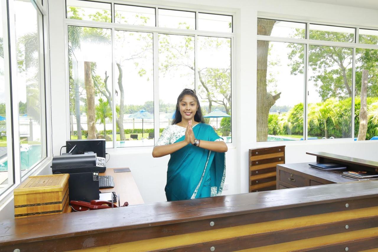 Diya Dahara Lake Resort Yala Eksteriør billede