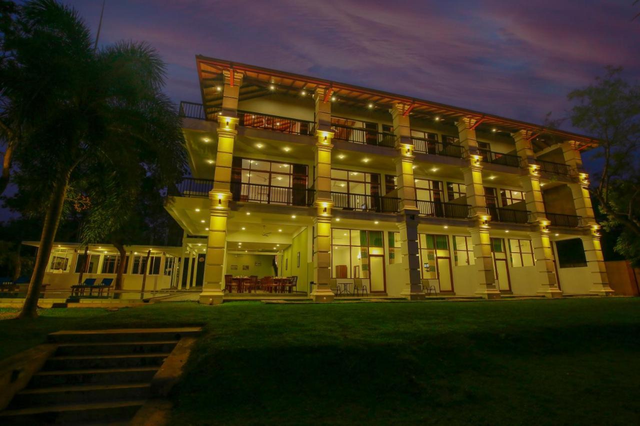 Diya Dahara Lake Resort Yala Eksteriør billede