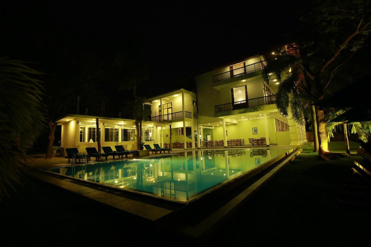 Diya Dahara Lake Resort Yala Eksteriør billede