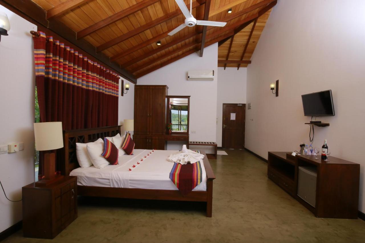 Diya Dahara Lake Resort Yala Eksteriør billede
