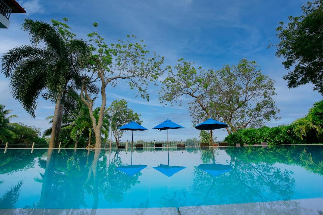 Diya Dahara Lake Resort Yala Eksteriør billede