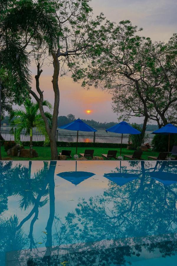 Diya Dahara Lake Resort Yala Eksteriør billede