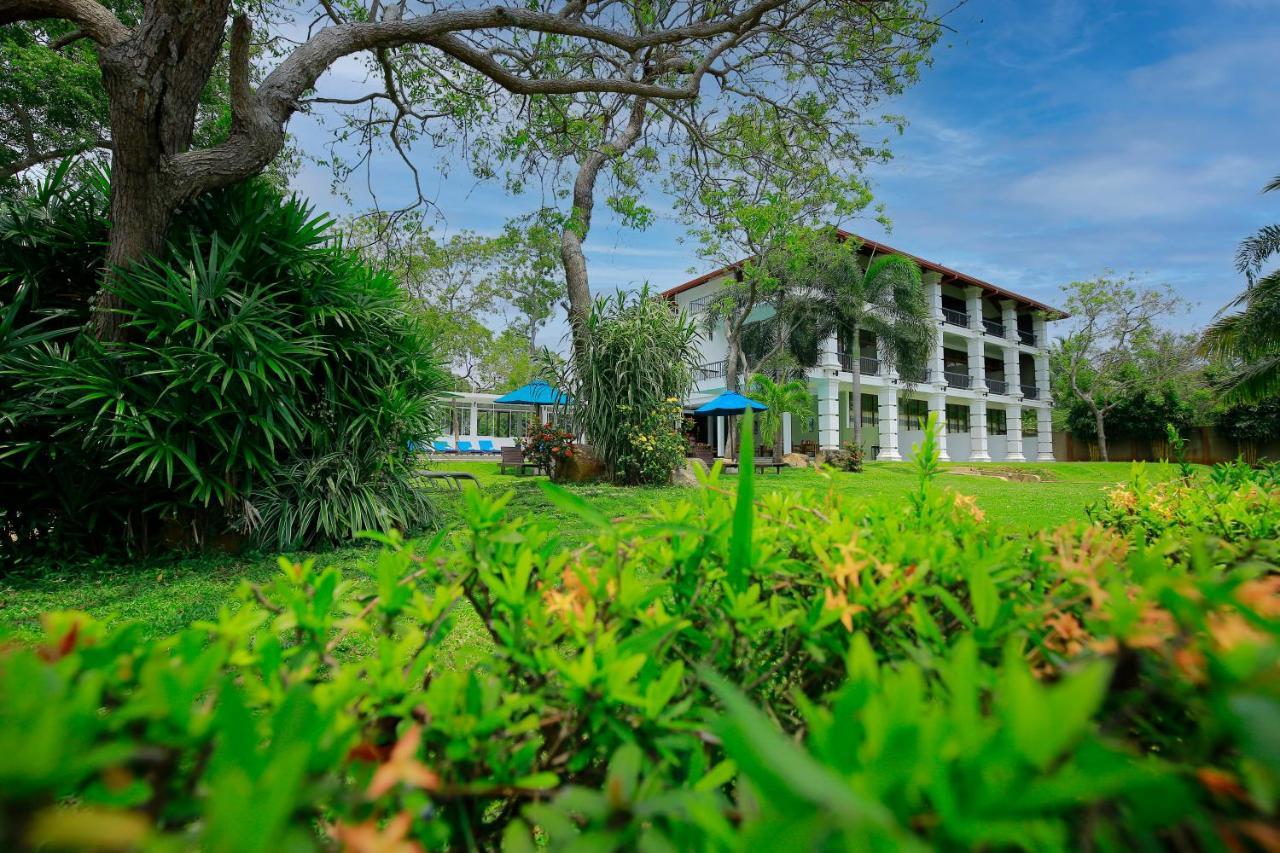 Diya Dahara Lake Resort Yala Eksteriør billede