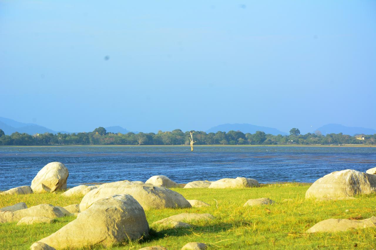 Diya Dahara Lake Resort Yala Eksteriør billede