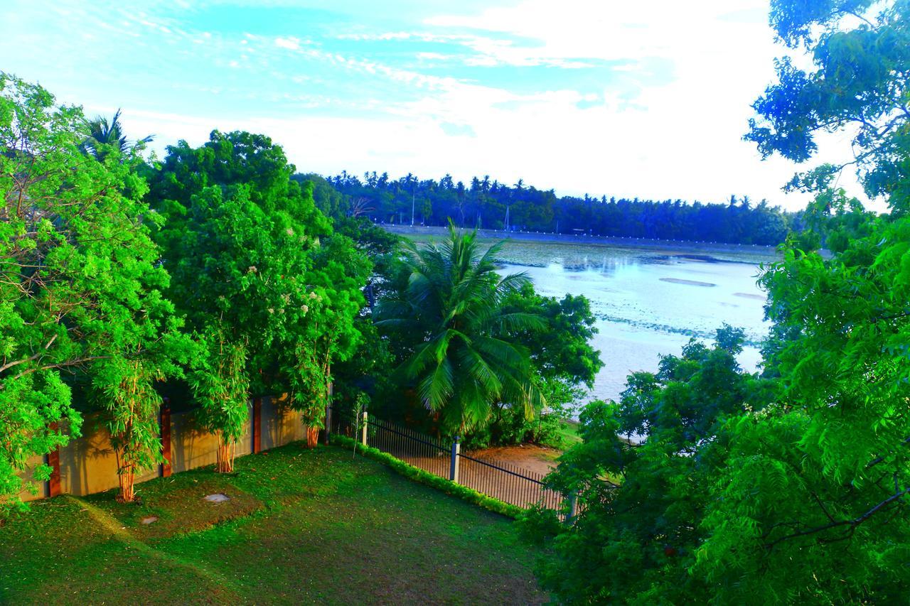 Diya Dahara Lake Resort Yala Eksteriør billede