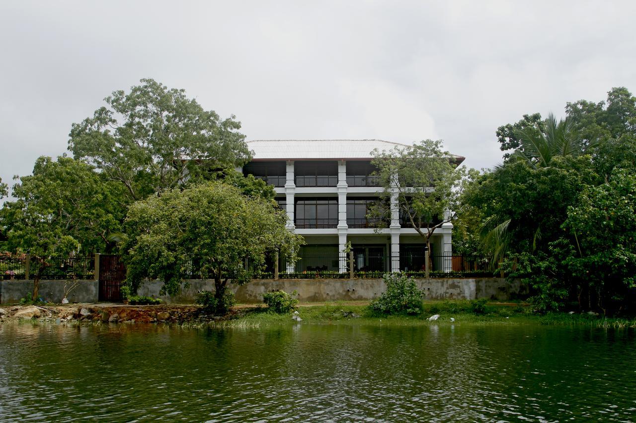Diya Dahara Lake Resort Yala Eksteriør billede