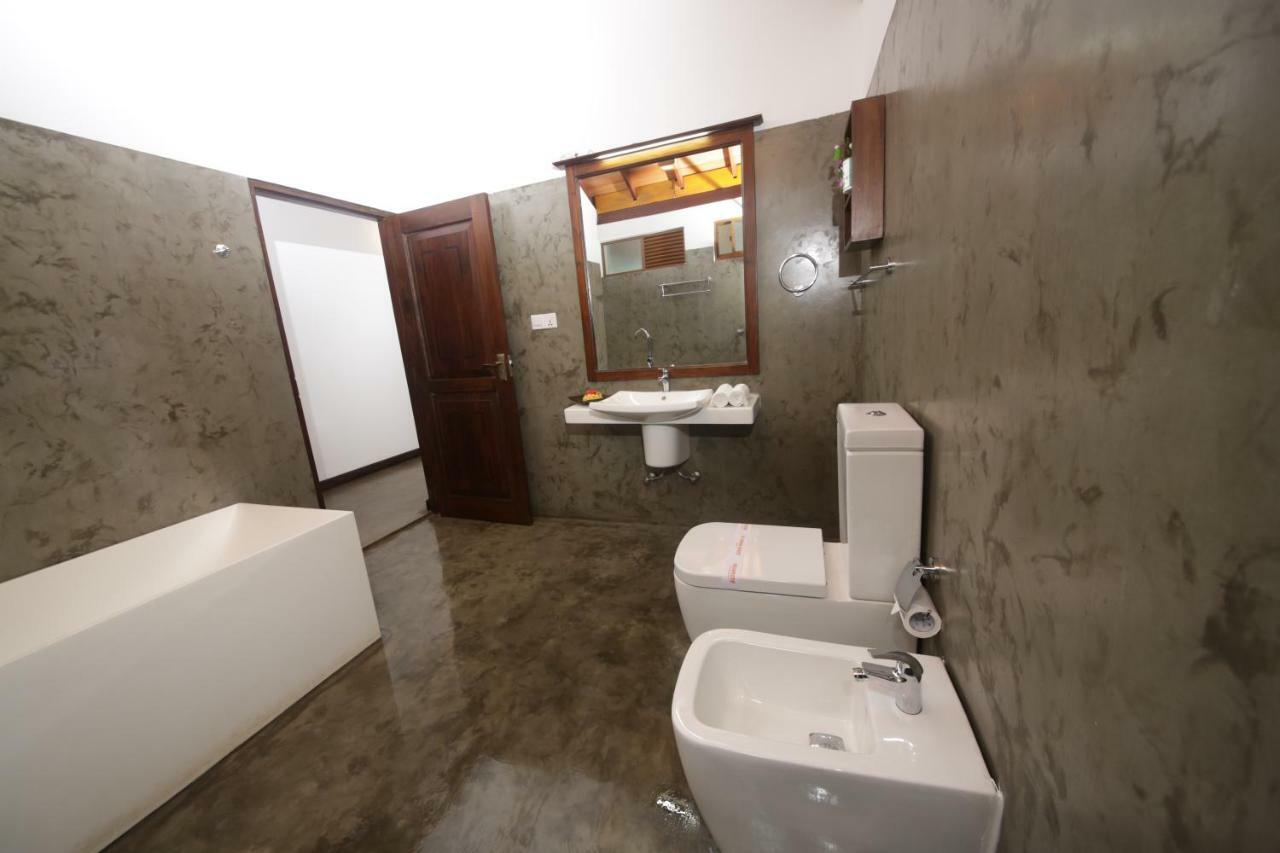 Diya Dahara Lake Resort Yala Eksteriør billede